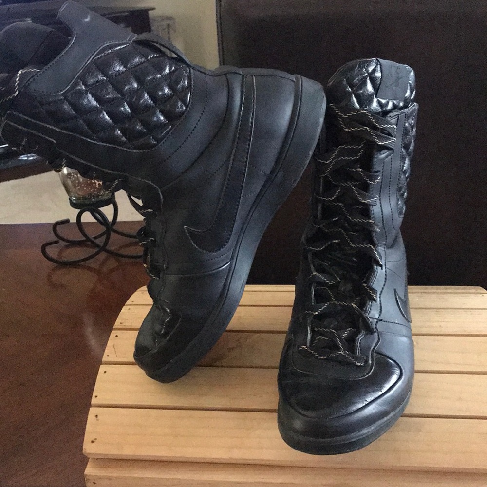 Nike Women’s high top athletic boots